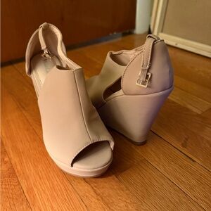 Mila Lady Chic Beige Wedge Sandals